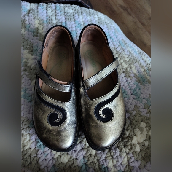 Mary Jane Shoes - Naot matai Mary Jane metallic shoes size 37